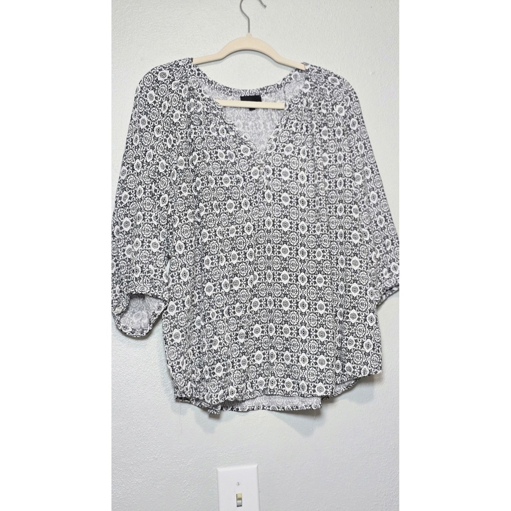 Jones New York JNY Womens 2X Blouse Black White Medallion V-Neck 3/4 Sleeve Top